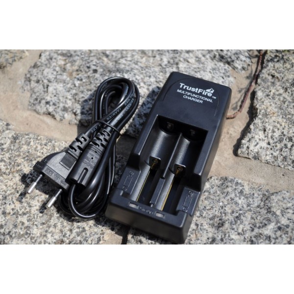 Зарядний пристрій 2x18650, 16340 TrustFire TR-001